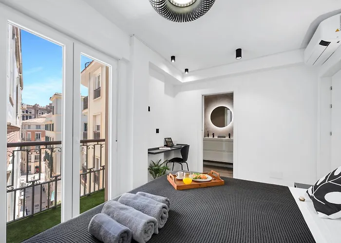 Las Flores Luxury Apartment